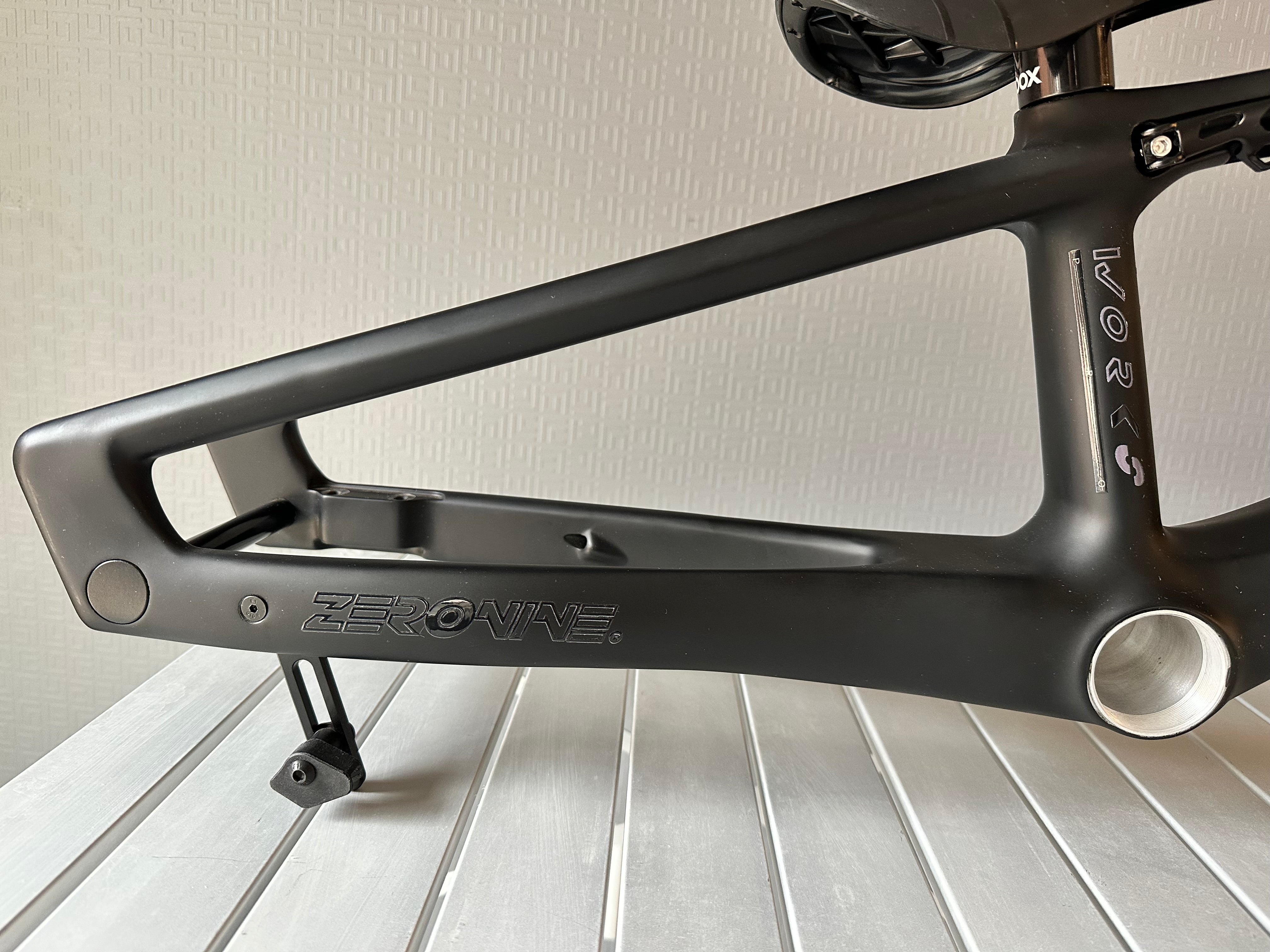 ZERONINE - DRK MTR CARBON RACE FRAME