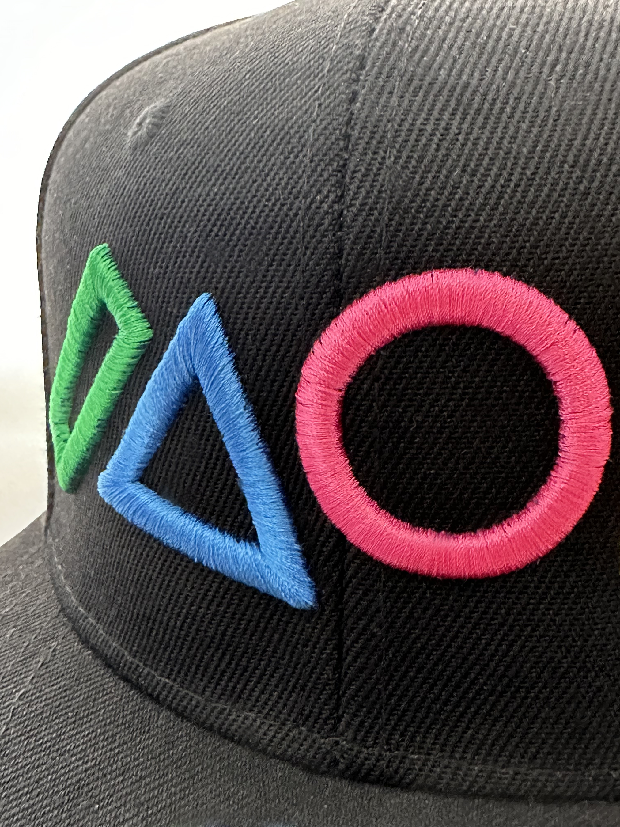 ZERONINE 3D GEO HAT - COLOR