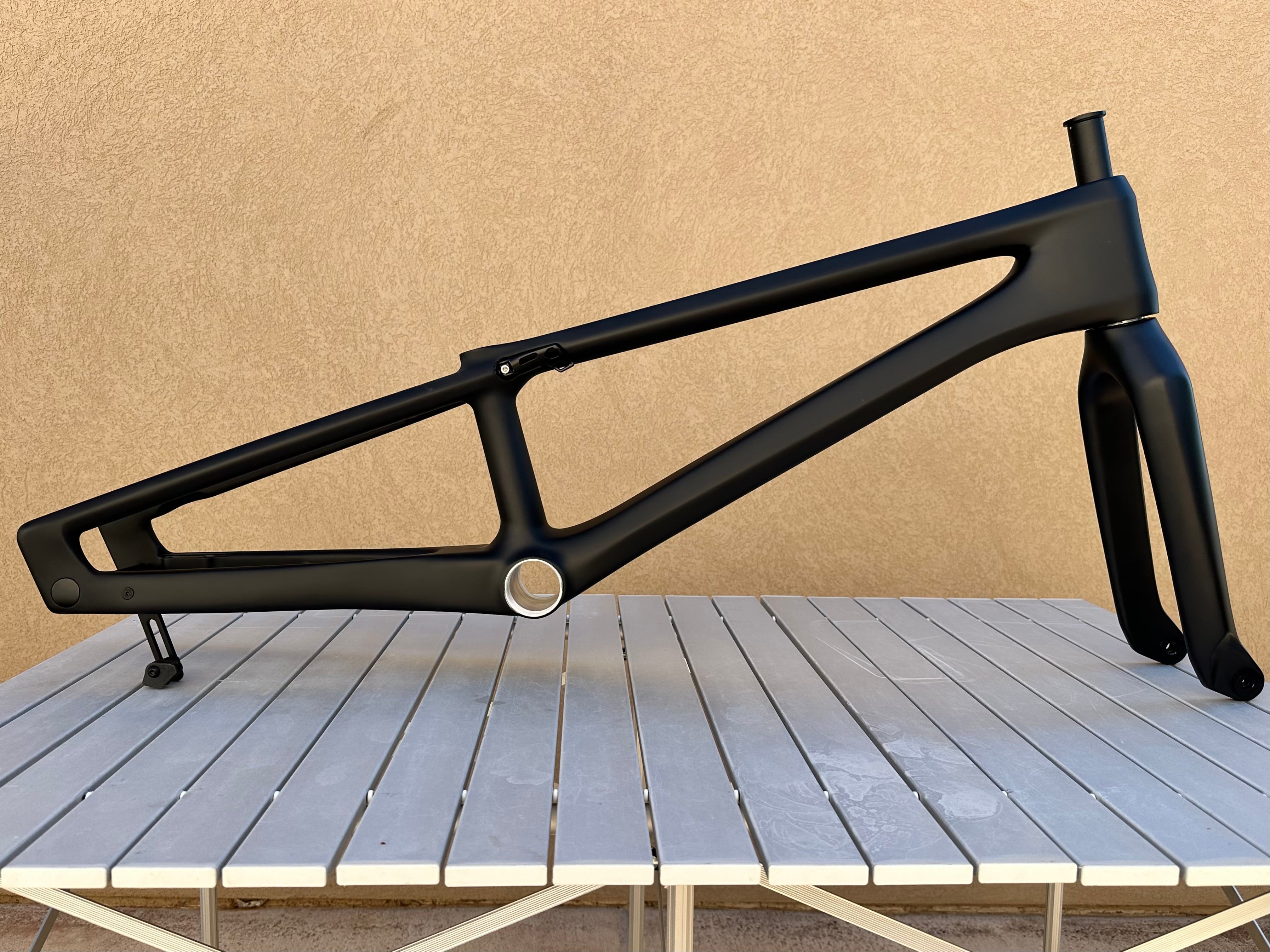 ZERONINE - DRK MTR CARBON RACE FRAME