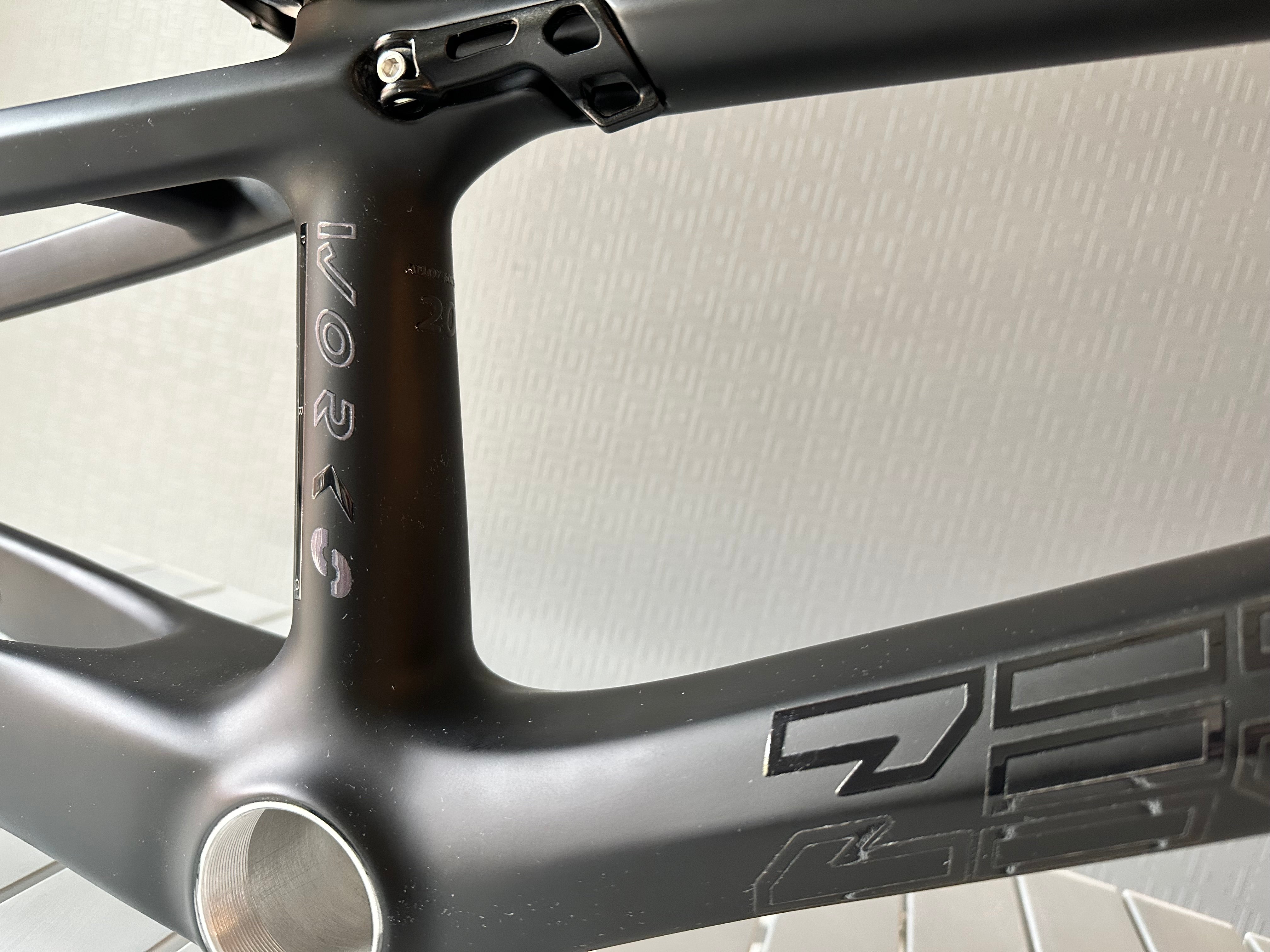 ZERONINE - DRK MTR CARBON RACE FRAME
