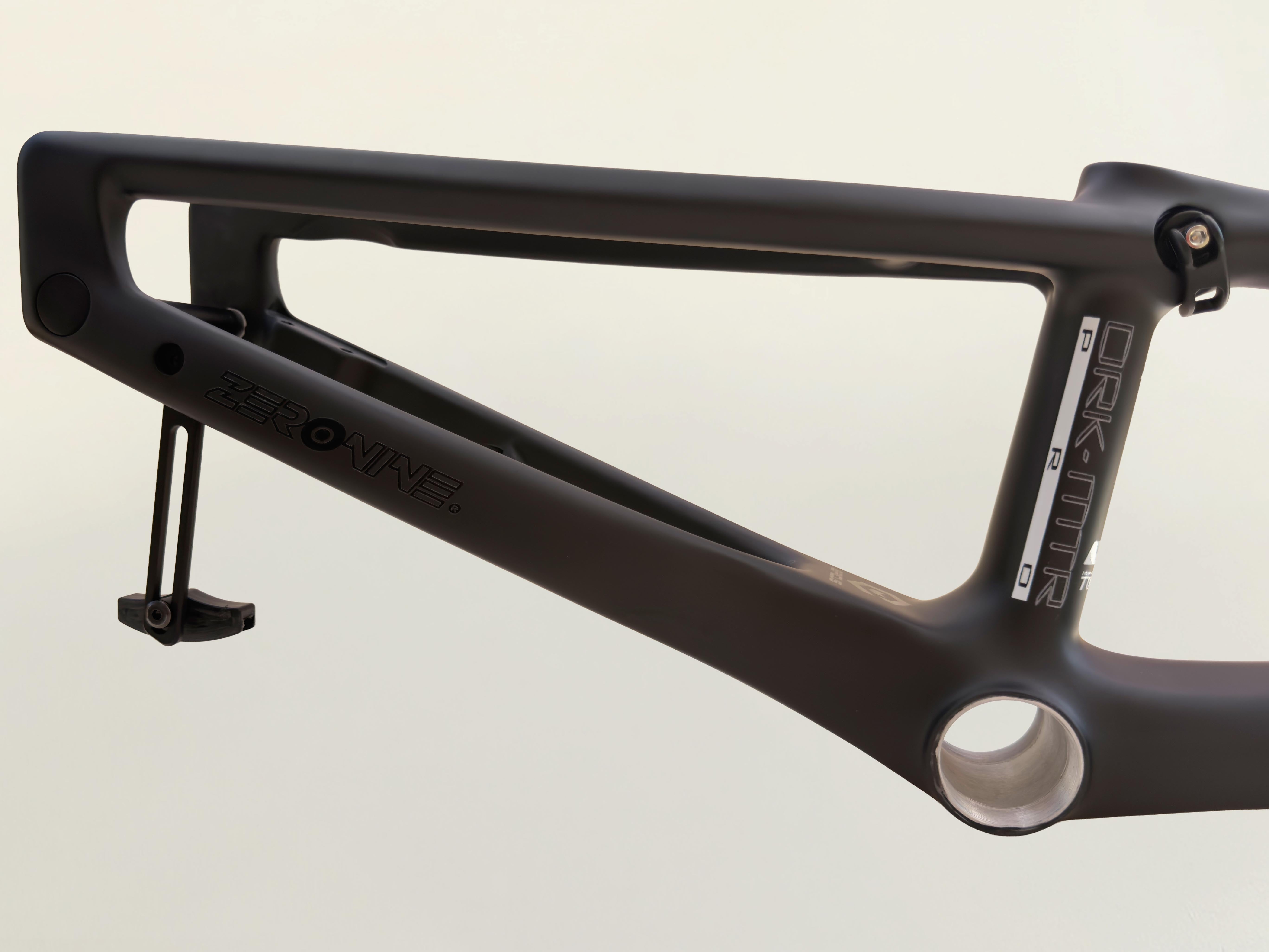 ZERONINE - DRK MTR CARBON RACE FRAME - BLACK or WHITE