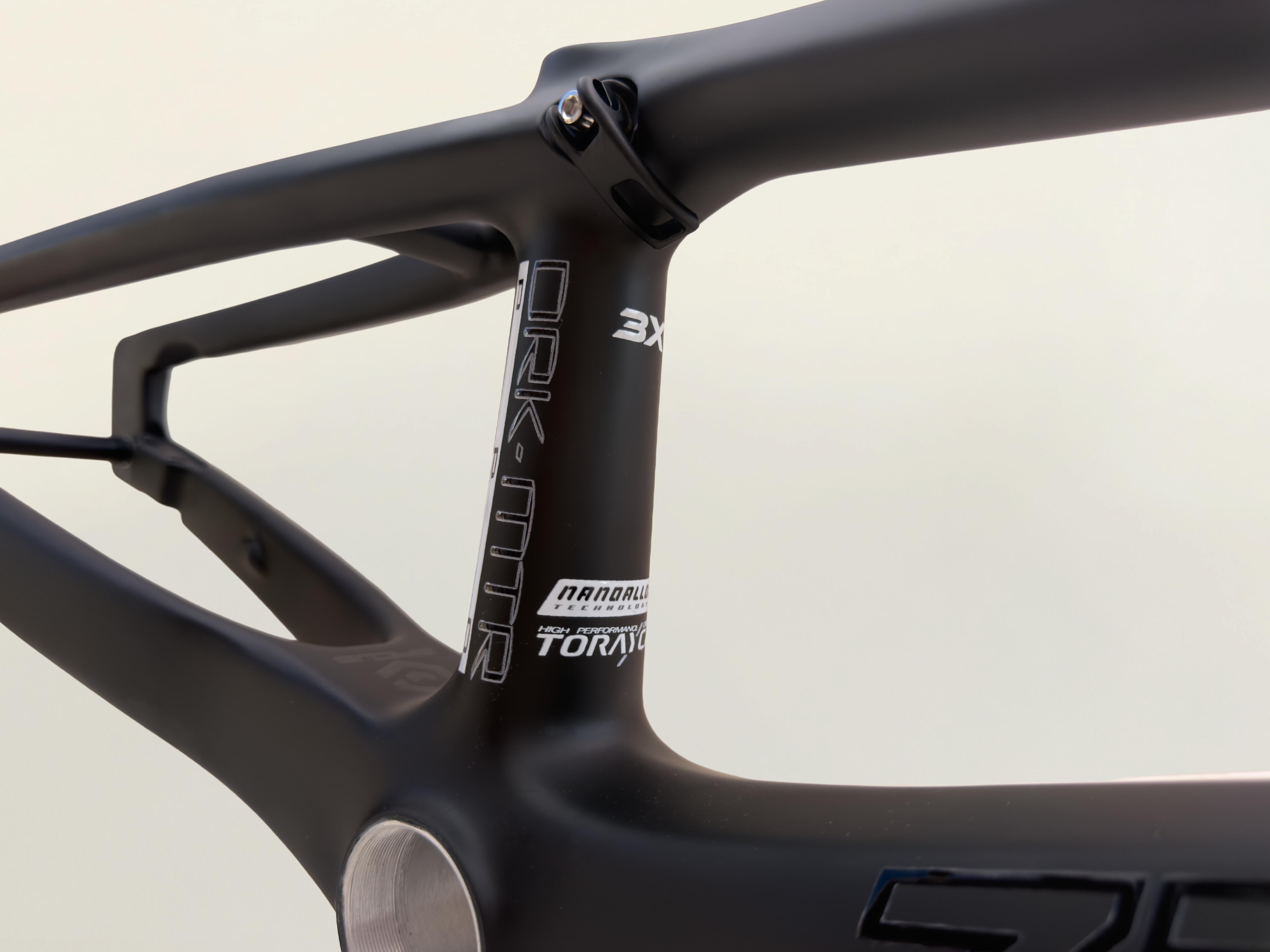 ZERONINE - DRK MTR CARBON RACE FRAME - BLACK or WHITE