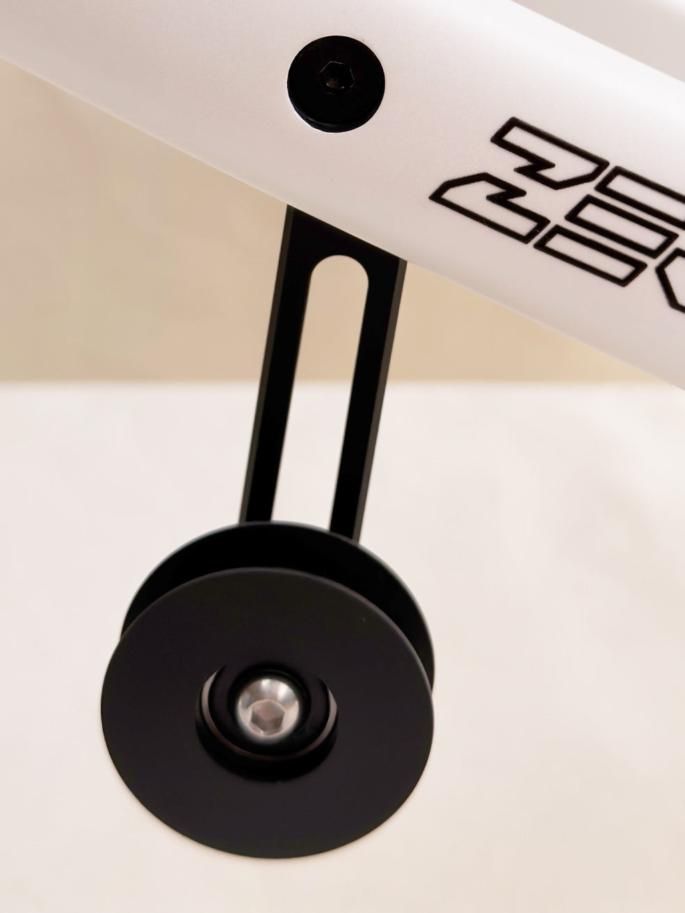 Z.9 TENSIONER BEARING WHEEL